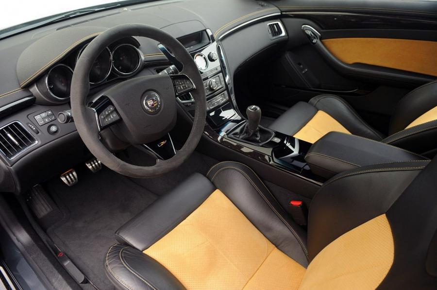  Cadillac CTS-V Coupe 2011 года  (фото 38 из 71)